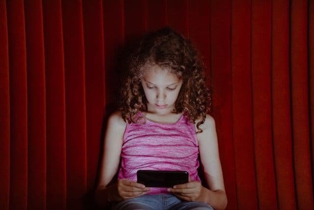 Παιδιά και Social Media: Απαγόρευση ή προστασία;