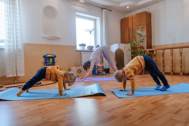 Πώς η Kids Yoga βοηθά τα παιδιά να διαχειριστούν τα συναισθήματά τους